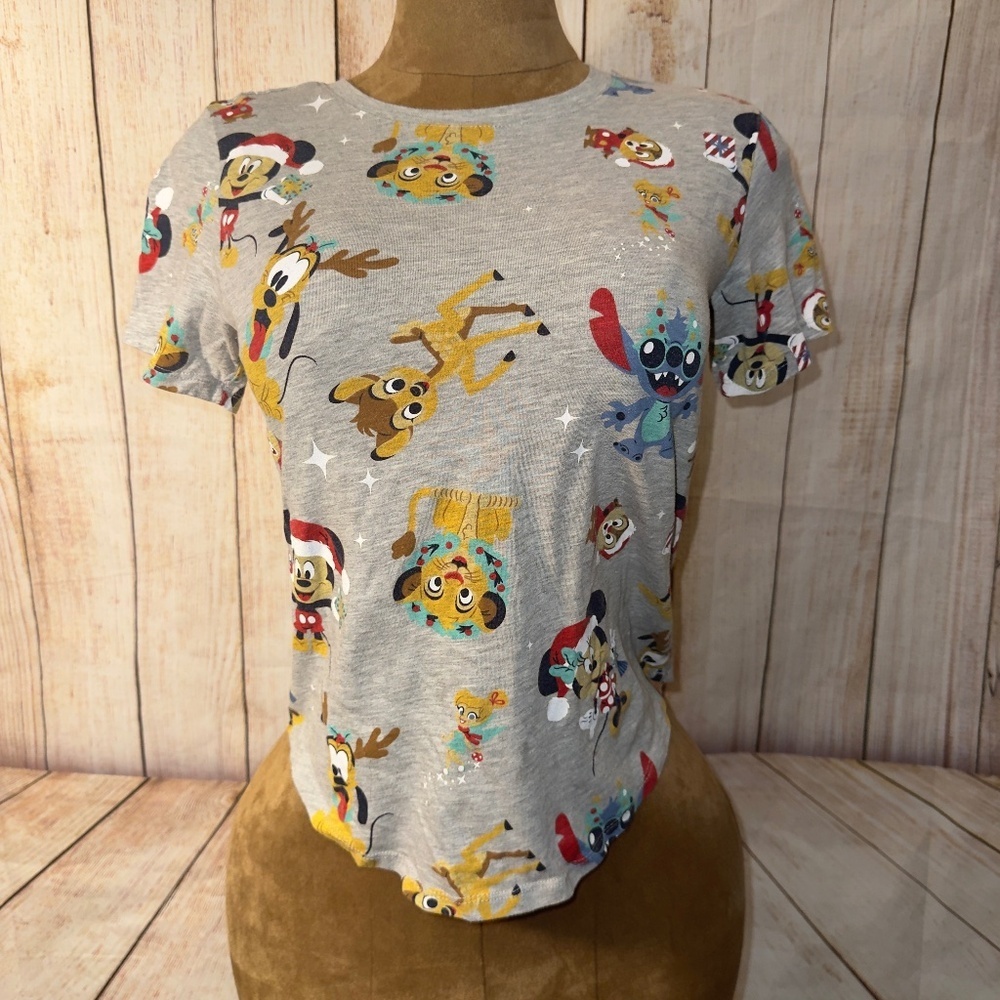 Disney 100 Christmas T-Shirt Juniors M (7/9) Mickey Mouse, Stitch, Lion King..​​